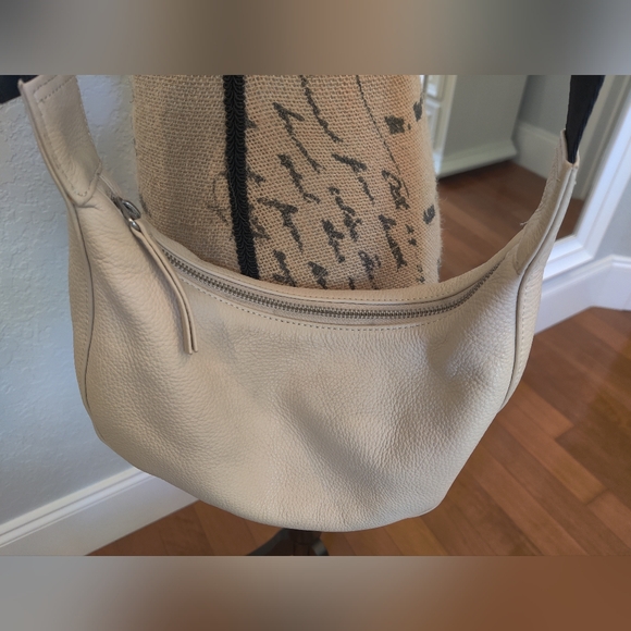 Small Baggu Crescent Leather Shoulder Bag - Picture 5 of 10